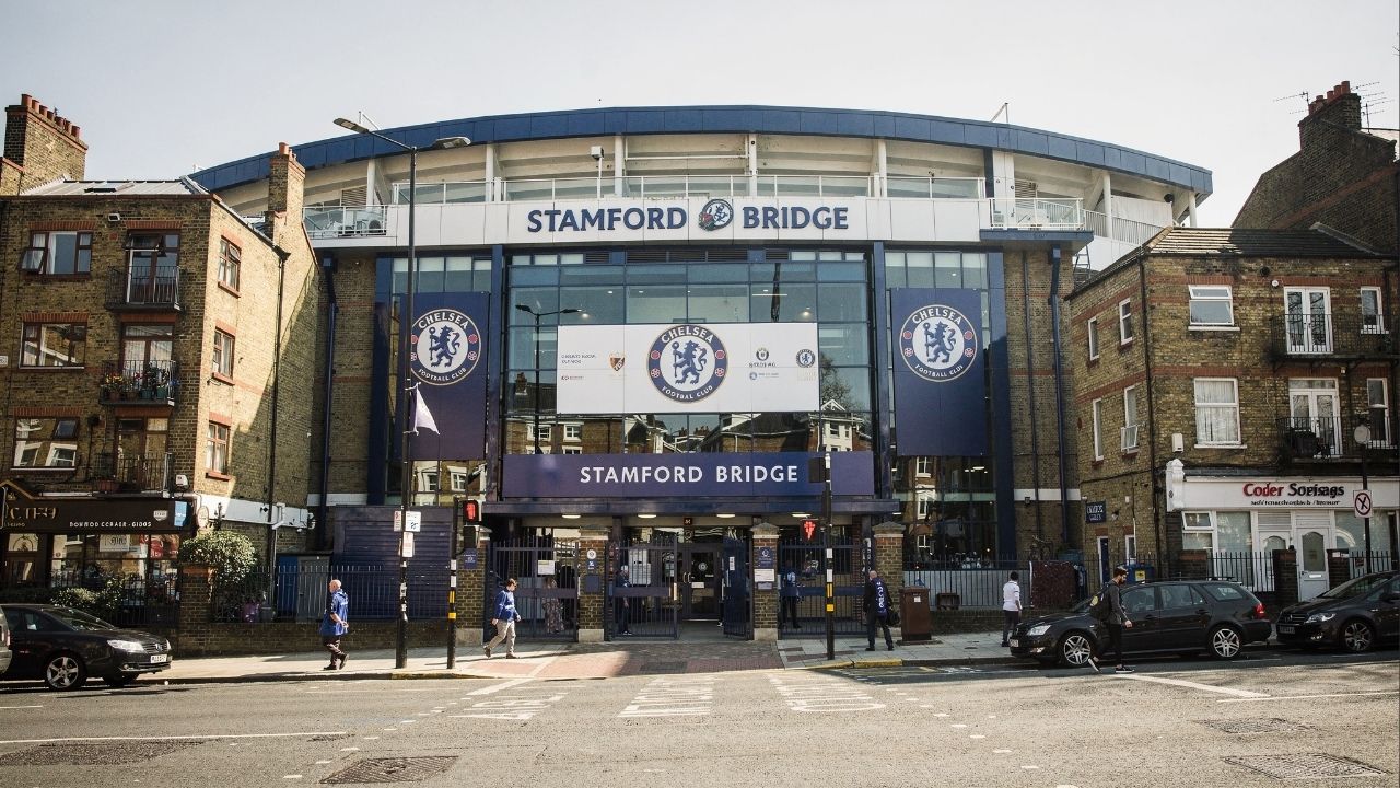 Com capacidade para 40 mil pessoas e inaugurado em 1877, o Stamford Bridge em Londres tornou-se o templo histórico e a lendária casa do Chelsea FC
