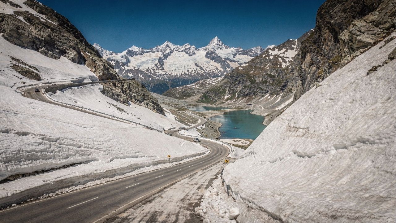 Rodovia nos EUA ganha fama por suas curvas a 3.337 m de altitude, pois seus 109 km de extensão cruzam as montanhas entre Montana e Wyoming