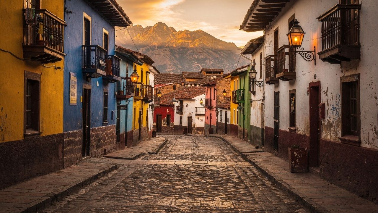Rua na Bolívia ganha fama por seu casario preservado, pois o trajeto de 1700 em La Paz virou o maior símbolo da arquitetura colonial do país