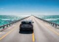 Rodovia na Flórida ganha fama por suas 42 pontes, pois o trajeto de 182 km sobre o mar azul une Miami às ilhas de Florida Keys em um cenário único