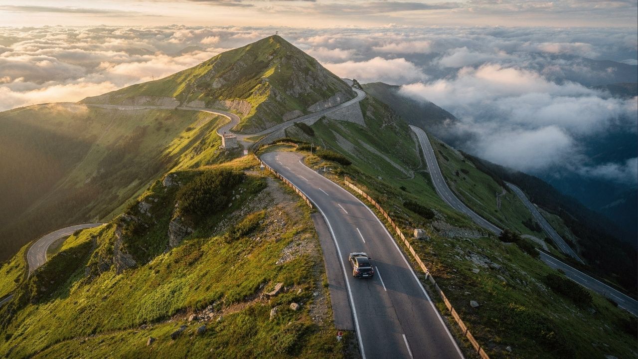 Rodovia na Romênia ganha fama por atingir 2.145 m de altitude, pois a Transalpina é a estrada mais alta e sinuosa de toda a região dos Cárpatos