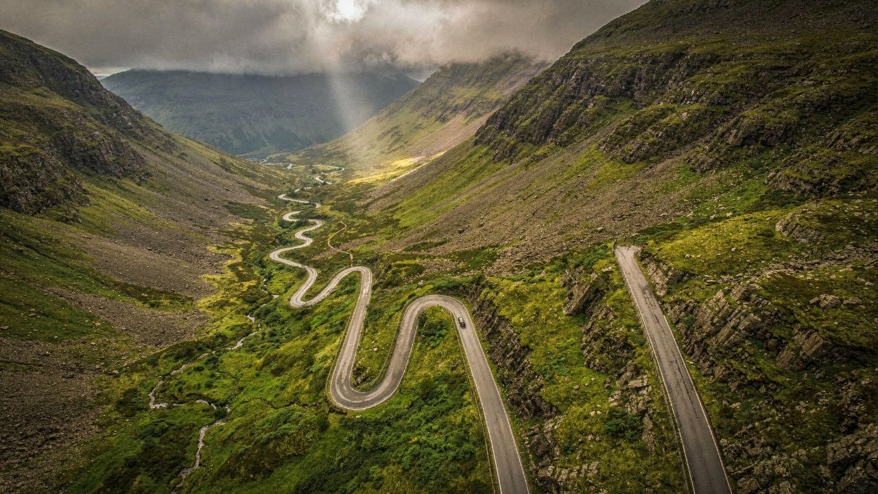 Estrada na Inglaterra ganha fama por sua inclinação de 33%, pois o trajeto romano atravessa o Lake District, sendo a via mais difícil do país