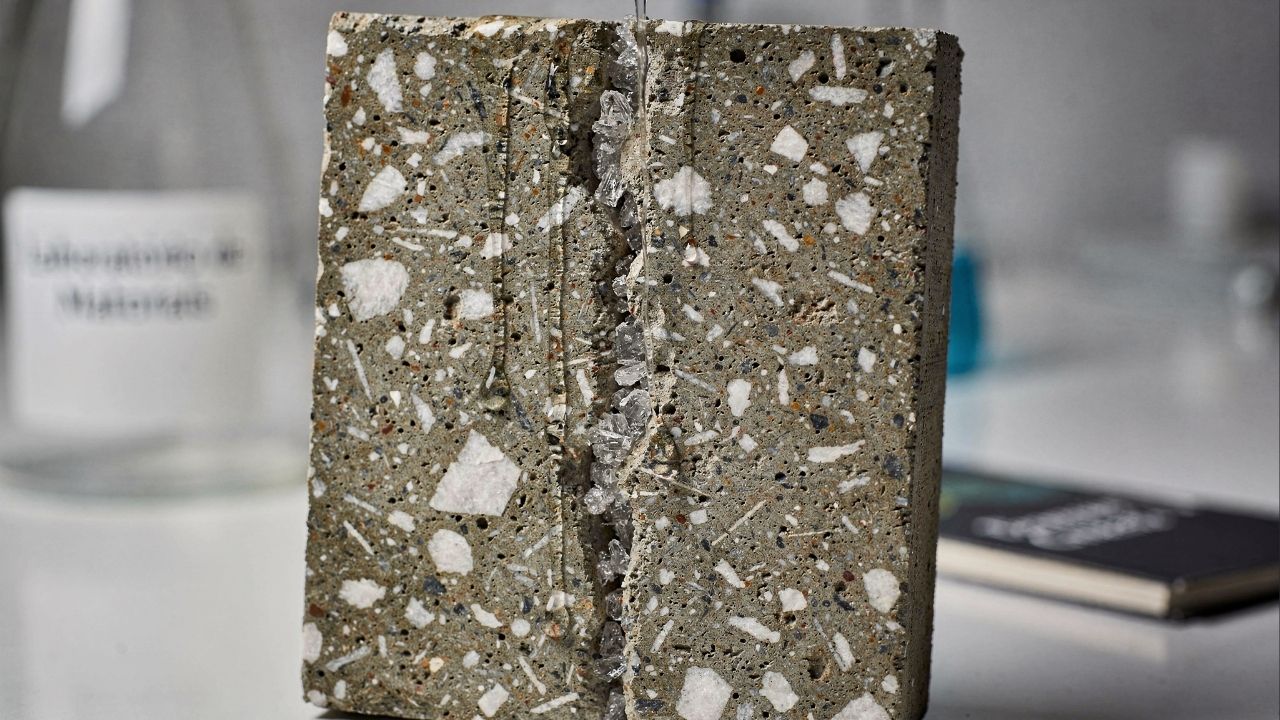 O ingrediente secreto, perdido há dois mil anos, que permitia ao concreto romano se consertar sozinho de rachaduras, foi finalmente descoberto por cientistas e pode revolucionar a construção moderna