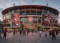 Com custo de £390 milhões e 60.704 lugares, o Emirates Stadium tornou-se a arena mais rentável e tecnológica de Londres e a casa oficial do Arsenal