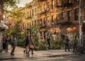 Ruas de Nova York ganham fama por seus nomes de letras, pois o bairro de Alphabet City, virou o maior refúgio cultural e artístico de Manhattan