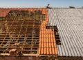 Telha de barro ou fibrocimento: qual cobertura oferece o melhor custo-benefício para sua obra em 2026?