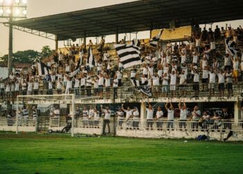 Com sua história iniciada em 1916 e 16.068 lugares, a Vila Belmiro tornou-se o estádio mais lendário de Santos e o santuário mundial do Rei Pelé
