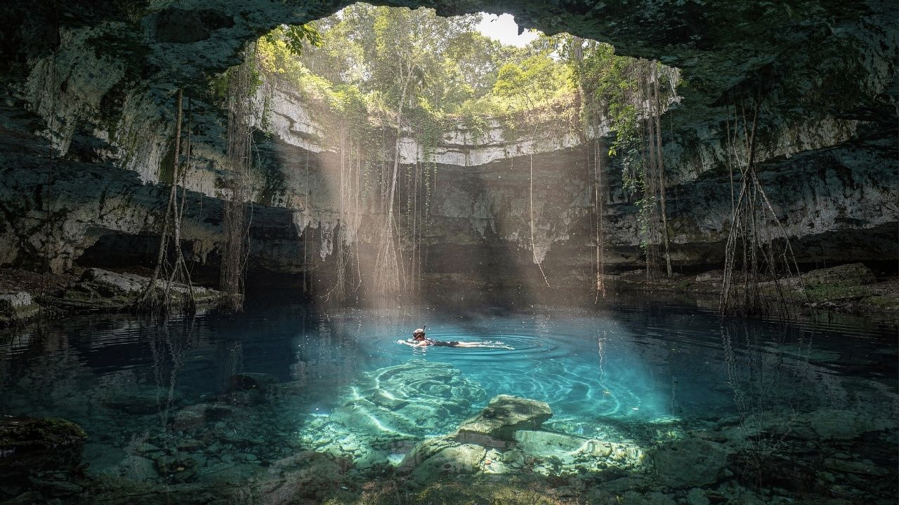 Nadando na cratera do meteoro? Os cenotes mexicanos revelam piscinas subterrâneas de água azul-turquesa que os maias consideravam portais sagrados