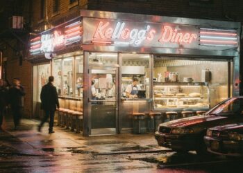 No balcão de um dos restaurantes mais icônicos de Nova York, a rotina do lendário Kellogg's Diner no Brooklyn revela a alma da gastronomia urbana