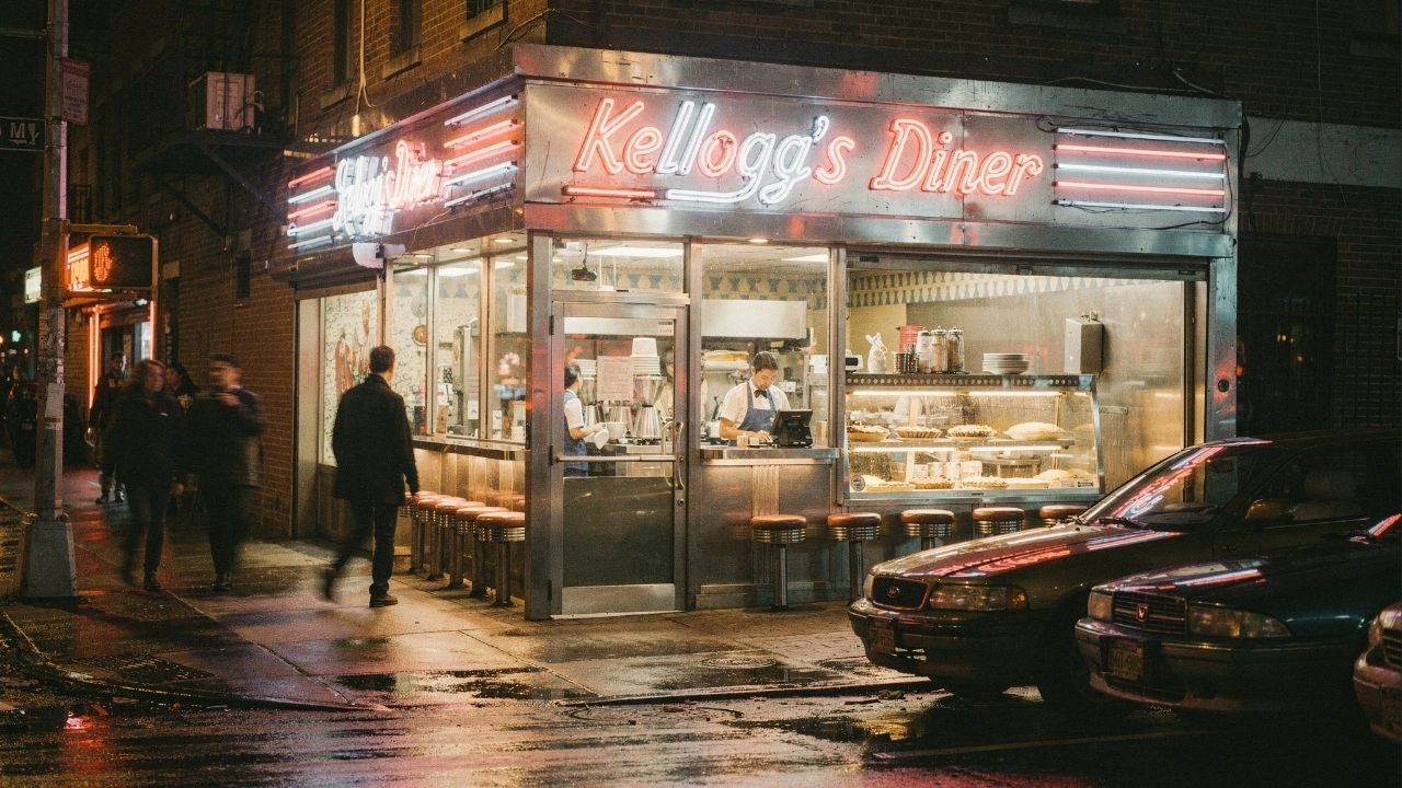 No balcão de um dos restaurantes mais icônicos de Nova York, a rotina do lendário Kellogg's Diner no Brooklyn revela a alma da gastronomia urbana