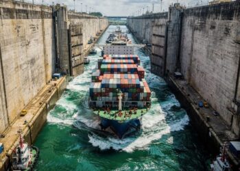 Eles elevam navios de 100 mil toneladas a 26 metros de altura para cruzar um continente em 10 horas, a engenharia que divide as Américas