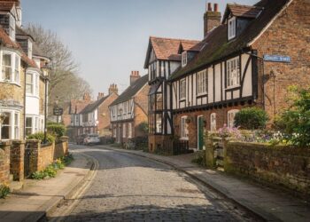 Rua na Inglaterra ganha fama por seu casario de 1720, pois o apelido Quality Street veio de uma peça de teatro que também deu nome ao famoso chocolate