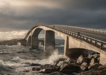 Ponte na Noruega ganha fama por sua curva de 260 metros, pois sua ilusão de ótica faz o asfalto sumir no ar sendo o maior marco da Estrada Atlântica