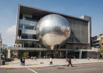 Com sua esfera flutuante e design revolucionário de 2022, o centro de artes de Taipei virou a estrutura cultural mais inovadora de toda a Ásia