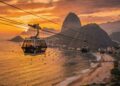Com cabos de aço que suportam 13 mil toneladas e 750 metros de extensão, o Bondinho do Pão de Açúcar de 1912 virou o maior ícone turístico do Brasil