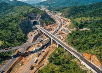 Com 44 quilômetros de extensão e 7 túneis escavados na rocha, o trecho final do maior anel viário do Brasil virou a obra mais complexa de São Paulo para desviar milhares de caminhões em 2026