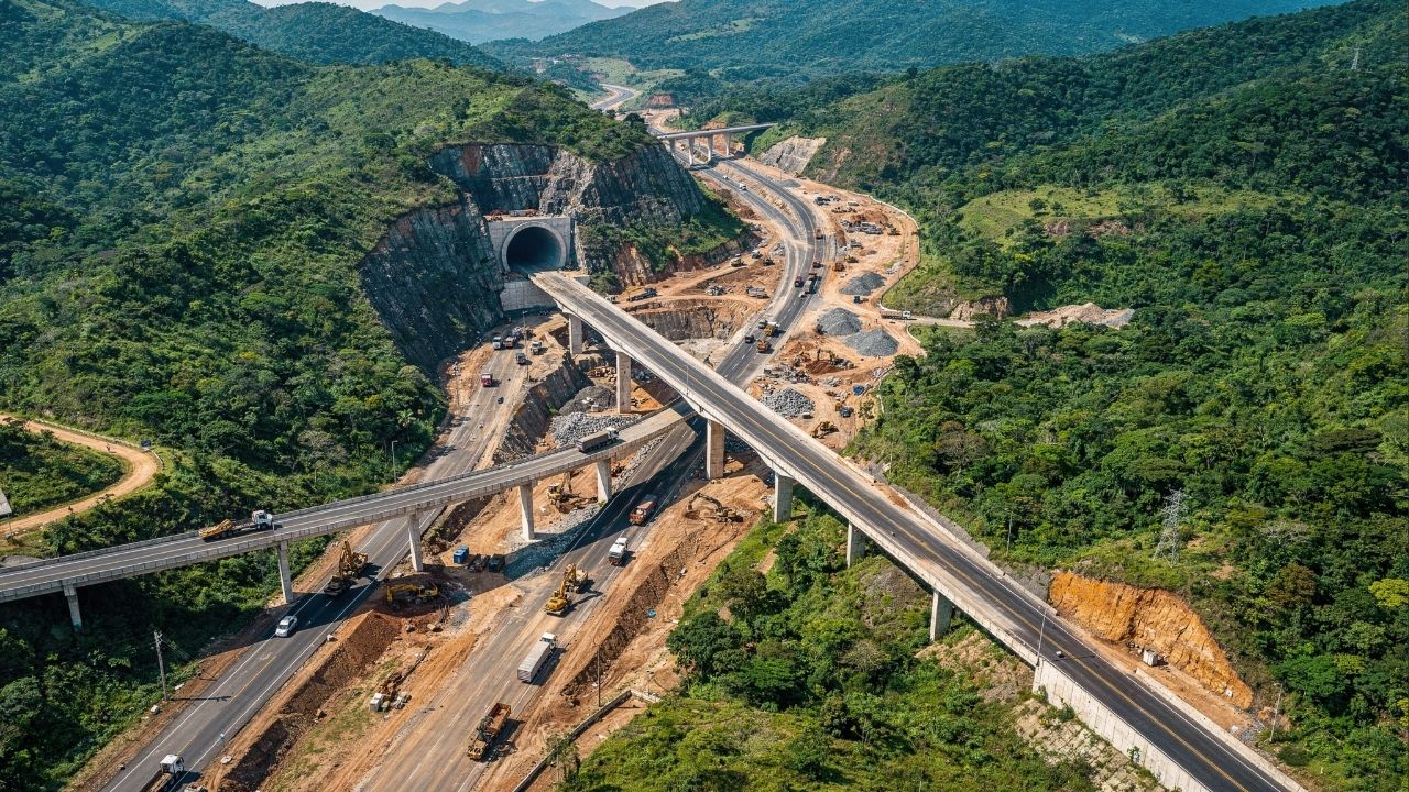 Com 44 quilômetros de extensão e 7 túneis escavados na rocha, o trecho final do maior anel viário do Brasil virou a obra mais complexa de São Paulo para desviar milhares de caminhões em 2026