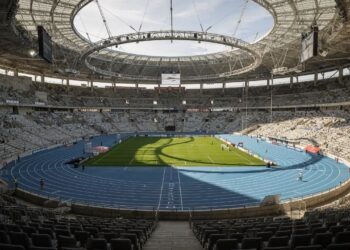 Com capacidade para 74.475 torcedores e sua icônica pista de atletismo azul, o estádio de 1936 em Berlim tornou-se um marco da história e do esporte