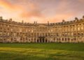 Rua na Inglaterra ganha fama por sua forma de meia-lua, pois o conjunto de 30 casas de 1767 em Bath virou o maior ícone da arquitetura georgiana