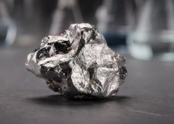 Esqueça o ouro e a platina, pois este metal vale US$ 4.750 a onça e é essencial para os carros, sendo o verdadeiro rei do mercado