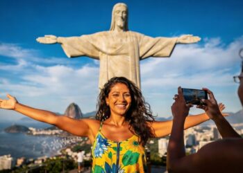 Com seus 38 metros de altura e 635 toneladas de concreto e pedra-sabão, o Cristo Redentor virou o maior símbolo do Brasil e uma maravilha do mundo