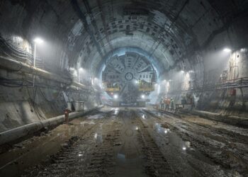 China constrói novo trem submarino de alta velocidade que corta o mar a 250 km/h e custa US$ 36 bilhões