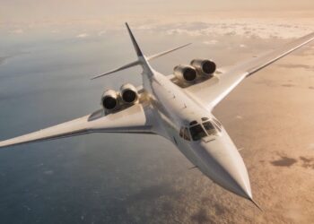 Com velocidade de 2.100 km/h e voos de teste confirmados para 2026, o novo jato supersônico Boom Overture virou a maior promessa da aviação ao garantir viagens de Nova York a Londres em apenas 3 horas e meia