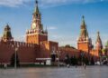 Com muralhas de 2.235 metros e palácios do século XV, o complexo do Kremlin em Moscou tornou-se o maior símbolo do poder e da história da Rússia