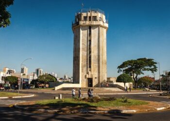 Com 27 metros de altura e inaugurada em 1945, a Torre do Castelo em Campinas tornou-se o mirante mais icônico e o maior símbolo da cidade paulista