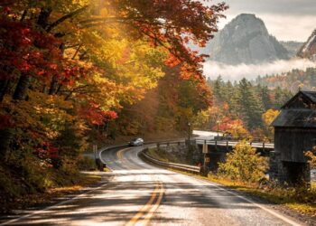 Rodovia nos EUA ganha fama por suas cores no outono, pois seus 55 km de extensão cruzam as Montanhas Brancas em um dos cenários mais belos do país
