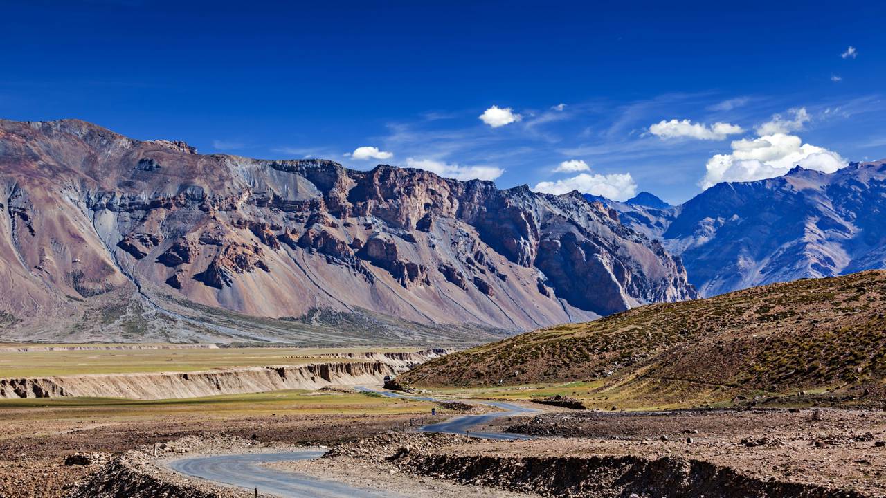 Rodovia na Índia ganha fama por atingir 5.328 metros, pois seus 473 km de extensão cruzam o Himalaia, sendo uma das rotas mais altas do planeta