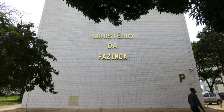 MINISTÉRIO DA FAZENDA E O CRESCIMENTO DA ECONOMIA