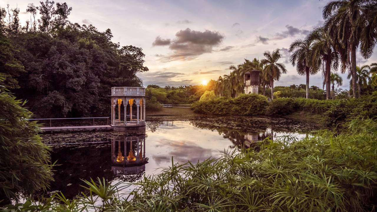 Com 15 mil metros quadrados de área e milhares de esculturas cerâmicas, a Oficina Brennand tornou-se o maior ateliê de arte e um santuário cultural em Pernambuco