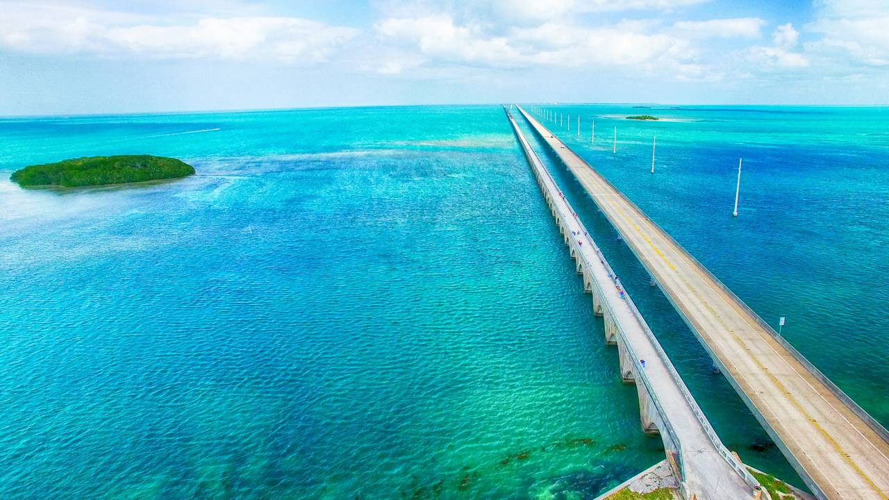 A estrada sobre o mar que corta manguezais e recifes e transforma o caminho até Key West na melhor parte da viagem