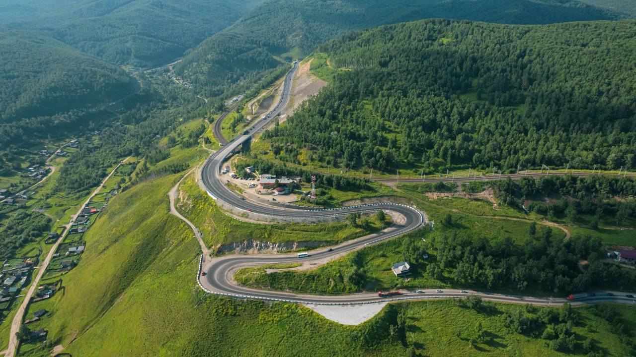 Com 11 mil km quilômetros, rodovia mais longa da Rússia atravessa montanhas geladas, florestas e cidades industriais