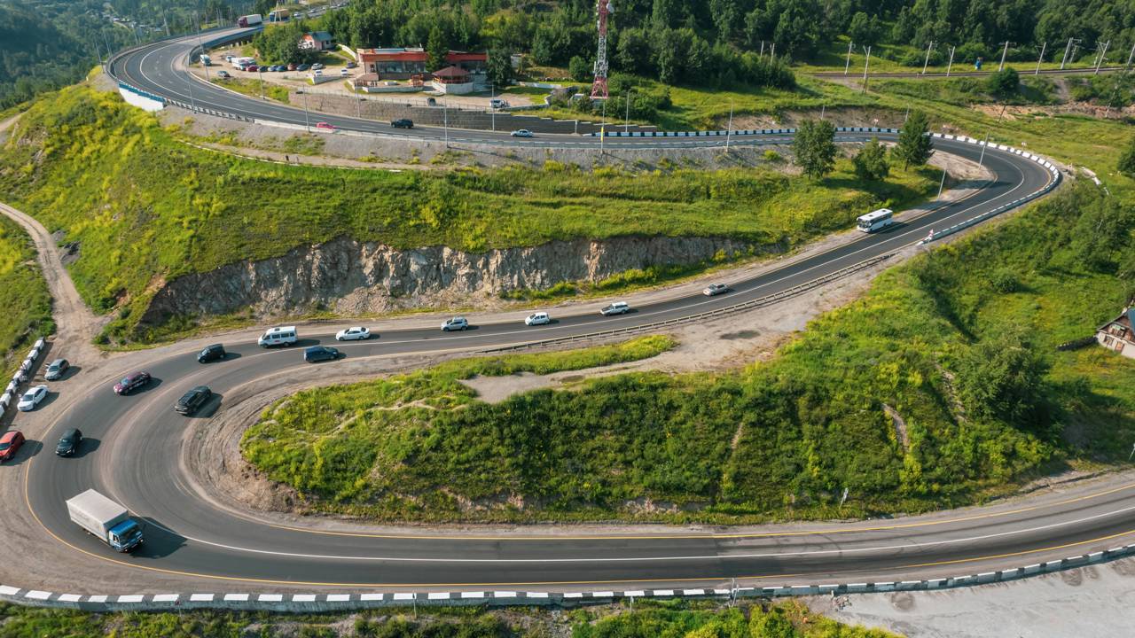 Com 11 mil km quilômetros, rodovia mais longa da Rússia atravessa montanhas geladas, florestas e cidades industriais