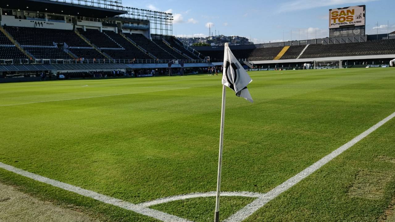 Com sua história iniciada em 1916 e 16.068 lugares, a Vila Belmiro tornou-se o estádio mais lendário de Santos e o santuário mundial do Rei Pelé