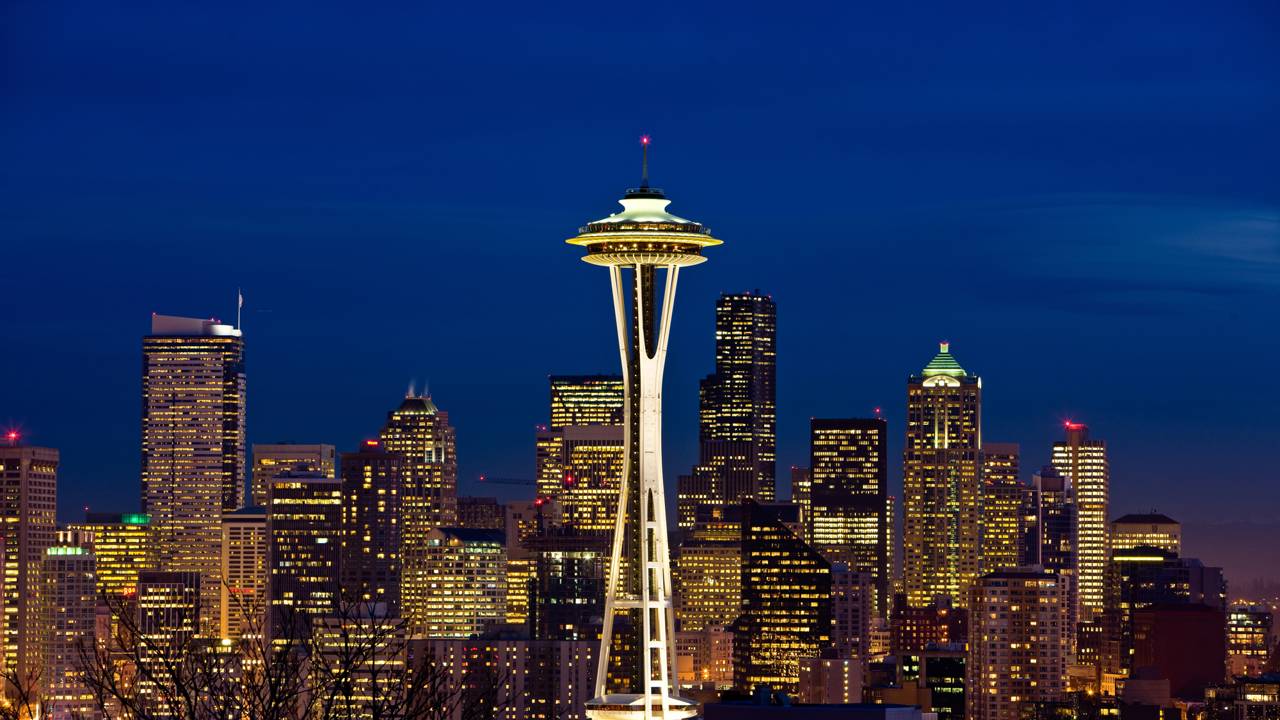 Com 184 metros de altura e um observatório giratório, a torre de 1962 tornou-se o maior ícone futurista de Seattle e um marco mundial do design