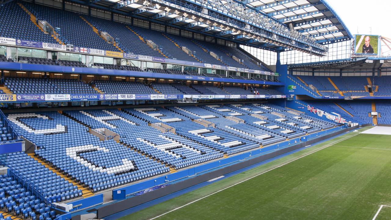 Com capacidade para 40 mil pessoas e inaugurado em 1877, o Stamford Bridge em Londres tornou-se o templo histórico e a lendária casa do Chelsea FC