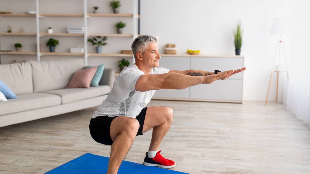 Exercícios tradicionais do Japão focados no fortalecimento das pernas para o público sênior