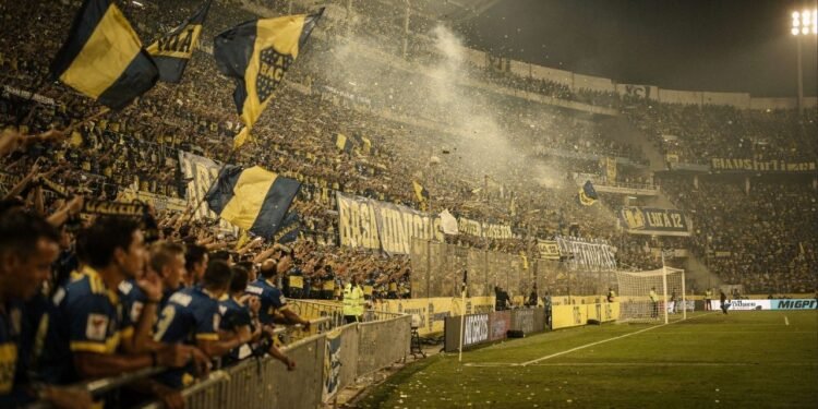 Com suas arquibancadas íngremes e capacidade para 54 mil torcedores, o estádio do Boca Juniors tornou-se o caldeirão mais temido do futebol mundial