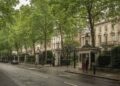 Rua de Londres ganha fama como a avenida dos bilionários, pois suas mansões e embaixadas arborizadas viraram o endereço mais valioso do Reino Unido