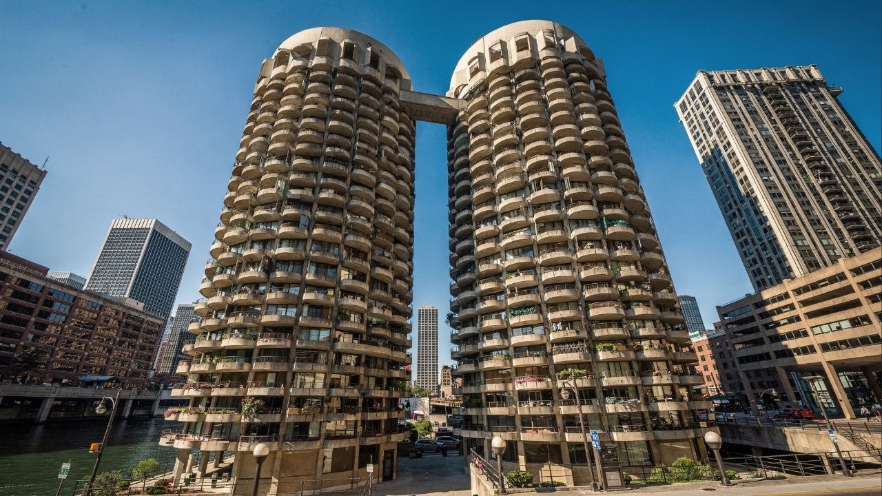 Com suas torres circulares em formato de espiga de milho e 65 andares, o complexo de 1964 virou o maior marco da arquitetura moderna em Chicago