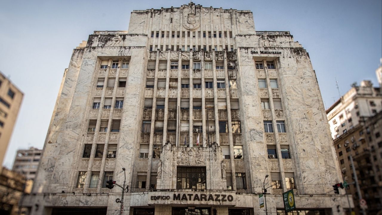 Com revestimento de mármore italiano e um jardim suspenso no topo, o Edifício Matarazzo virou a sede da prefeitura e um marco icônico de São Paulo