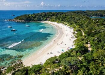 O Caribe catarinense ficou mais exclusivo após a Ilha do Campeche barrar multidões e exigir agendamento digital para as vagas em 2026