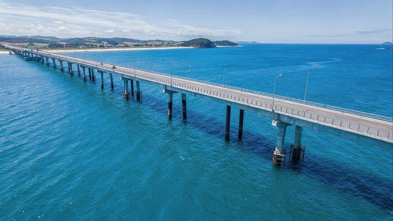 Com 1.244 metros de extensão, Ponte de Guaratuba supera entraves legais e acelera ritmo da construção