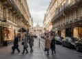 Rua de Paris ganha fama mundial por suas joalherias, pois o trajeto de 1806 une a Praça Vendôme à Ópera, sendo o endereço mais caro da França