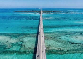Ponte na Flórida ganha fama por seus 11 km sobre o mar, pois suas 448 vigas de concreto unem as ilhas em um cenário cinematográfico único