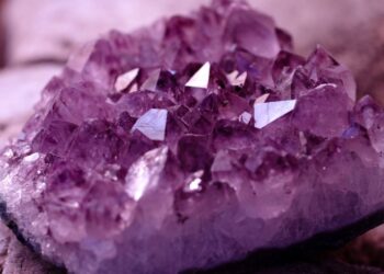 Do geodo à joia fina: quanto custa uma ametista hoje no Brasil