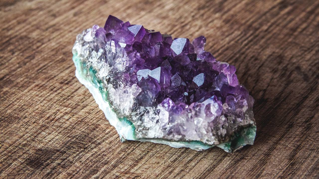 Do geodo à joia fina: quanto custa uma ametista hoje no Brasil